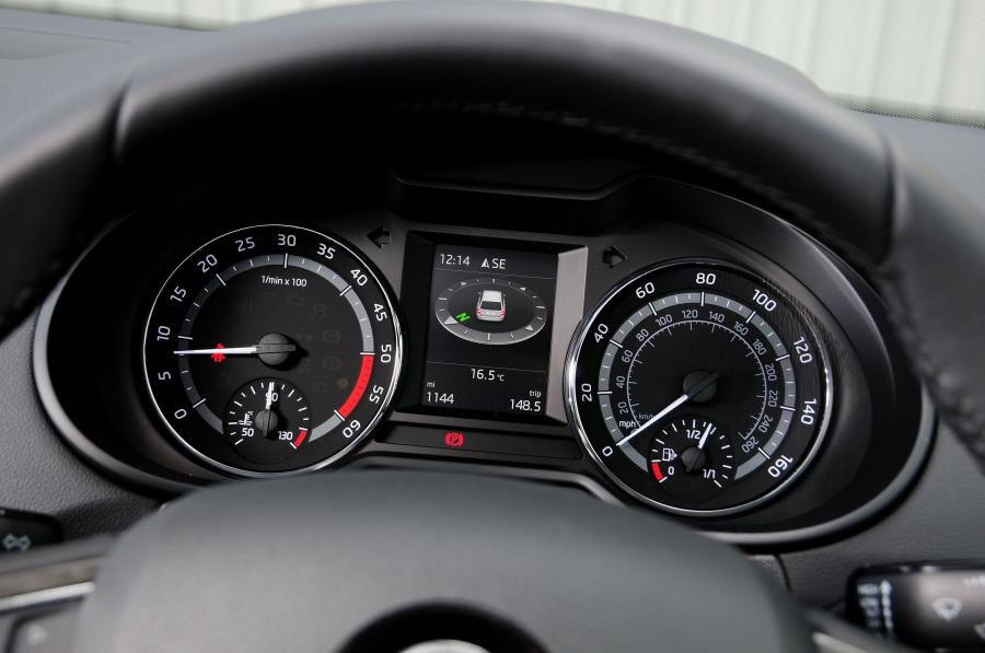  Skoda Octavia Scout 2014 года  (UK) (фото 12 из 12)